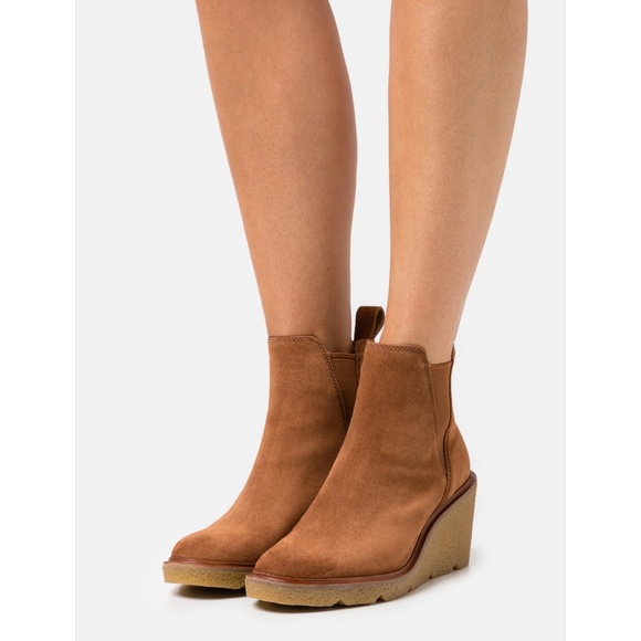 Clarks Women's Clarkford Top Dark Tan Suede Wedged Boots Camel Brown Booties 7.5 - Picture 4 of 14